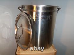 Bayou Classic 1044 Stainless Steel Bayou Boiler 44 Quart Stockpot with Vented Lid