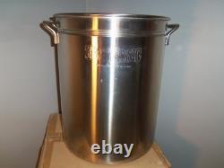 Bayou Classic 1044 Stainless Steel Bayou Boiler 44 Quart Stockpot with Vented Lid