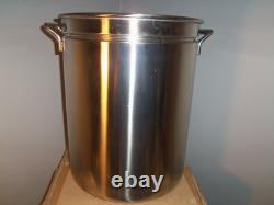 Bayou Classic 1044 Stainless Steel Bayou Boiler 44 Quart Stockpot with Vented Lid