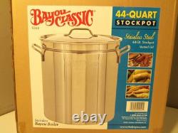 Bayou Classic 1044 Stainless Steel Bayou Boiler 44 Quart Stockpot with Vented Lid