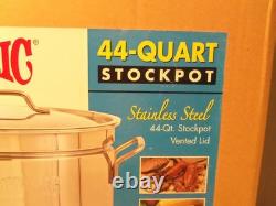 Bayou Classic 1044 Stainless Steel Bayou Boiler 44 Quart Stockpot with Vented Lid