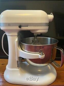 KitchenAid Professional 600 6-Quart Stand Mixer White With Nice Mixer Cover