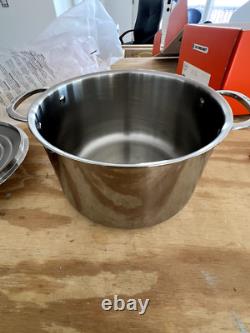 New Le Creuset Stainless Steel 7 Quart 9.5 Stock Pot 7 Quart Brand New In Box