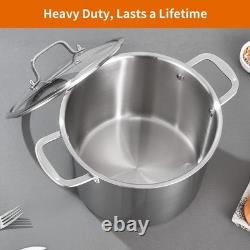 Casserole de 8 quarts en acier inoxydable à trois couches, compatible avec tous les types de cuisinières jusqu'à 600 degrés Fahrenheit.