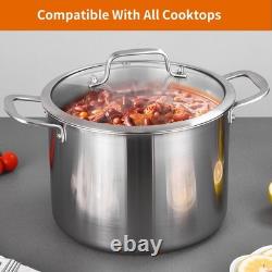 Casserole de 8 quarts en acier inoxydable à trois couches, compatible avec tous les types de cuisinières jusqu'à 600 degrés Fahrenheit.