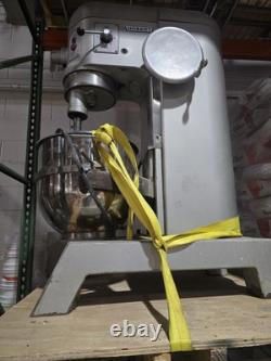 Hobart H 600. Mixeur de 60 quart avec bol en acier inoxydable et accessoires