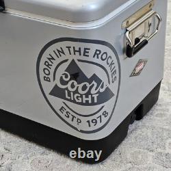 Rare Coors Light Coleman Glacière en Acier Inoxydable de 54 Quart avec Ceinture Lisez