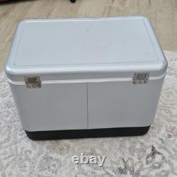 Rare Coors Light Coleman Glacière en Acier Inoxydable de 54 Quart avec Ceinture Lisez