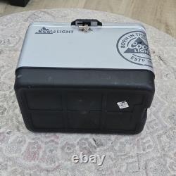 Rare Coors Light Coleman Glacière en Acier Inoxydable de 54 Quart avec Ceinture Lisez
